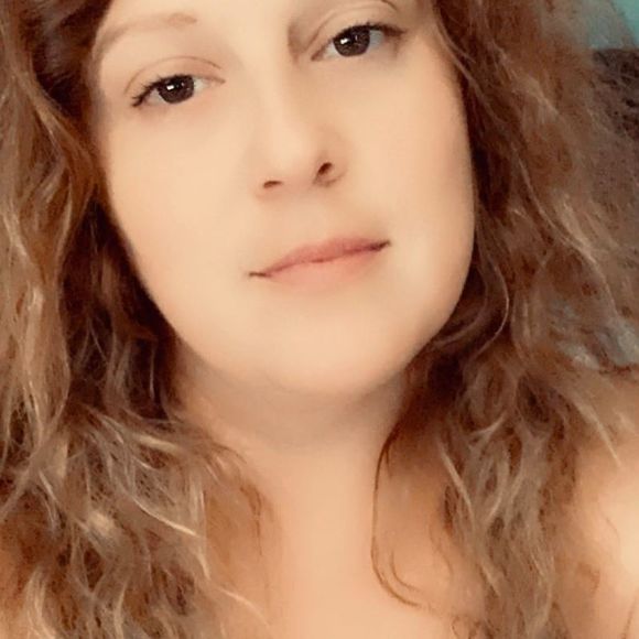 Meet your Posher, Lara - Picture 1 of 1